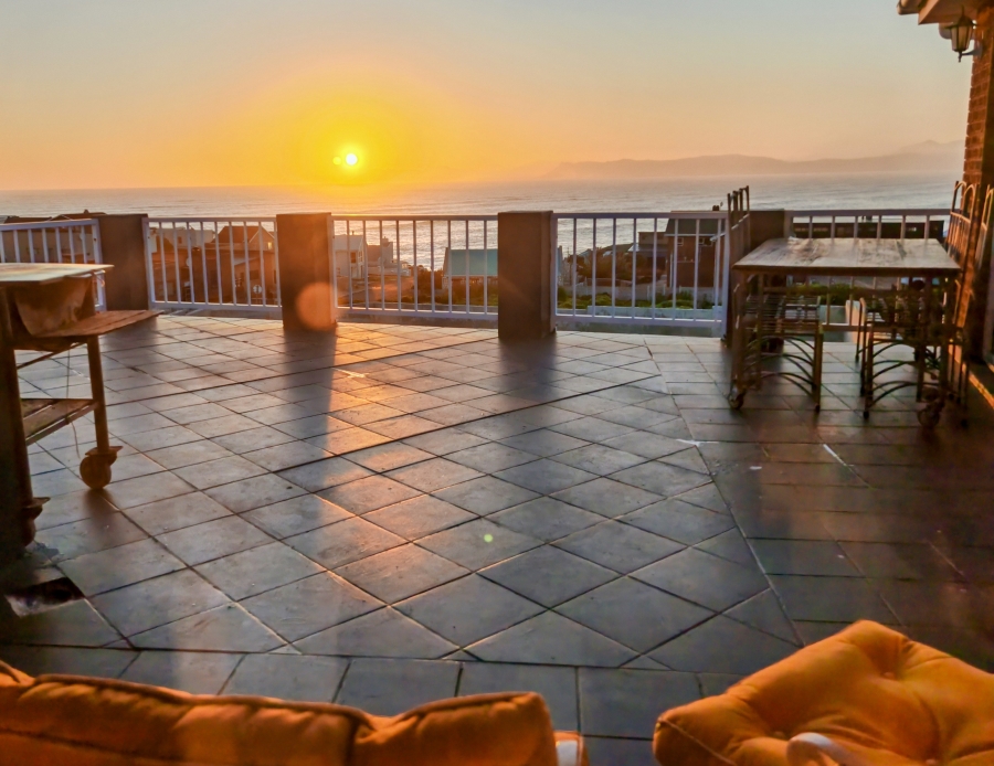 4 Bedroom Property for Sale in De Kelders Western Cape